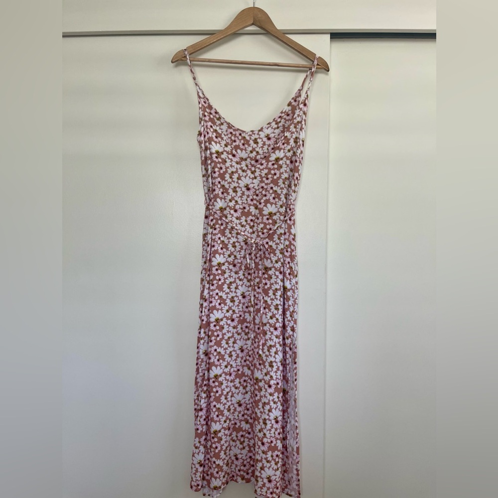 Paradise Now Hawaii NWOT
XS WOMEN’S MAXI DRESS IN NAUPAKA LOVERS